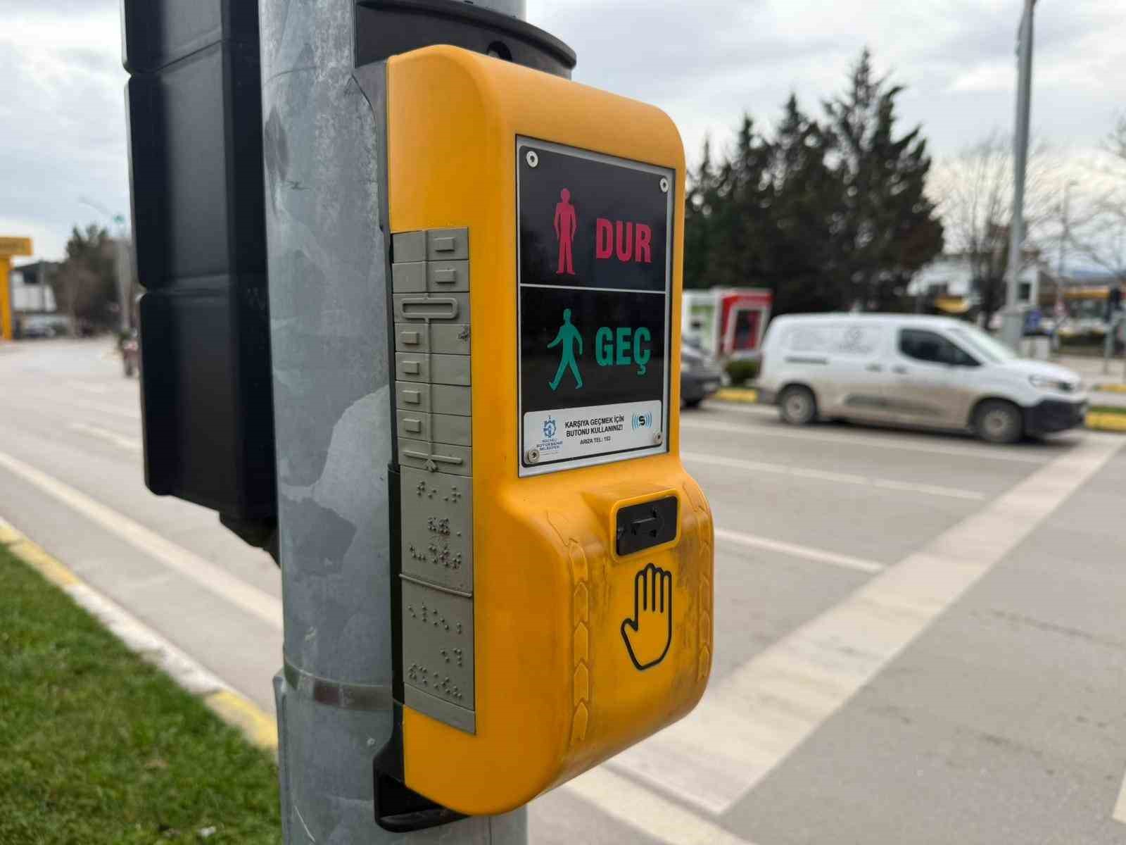 gorme engellilerin sehirdeki zorlu mucadelesi saniye saniye goruntulendi 9 1VzvdlX2