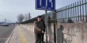 gorme-engellilerin-sehirdeki-zorlu-mucadelesi-saniye-saniye-goruntulendi-I7OcZMmc.jpg