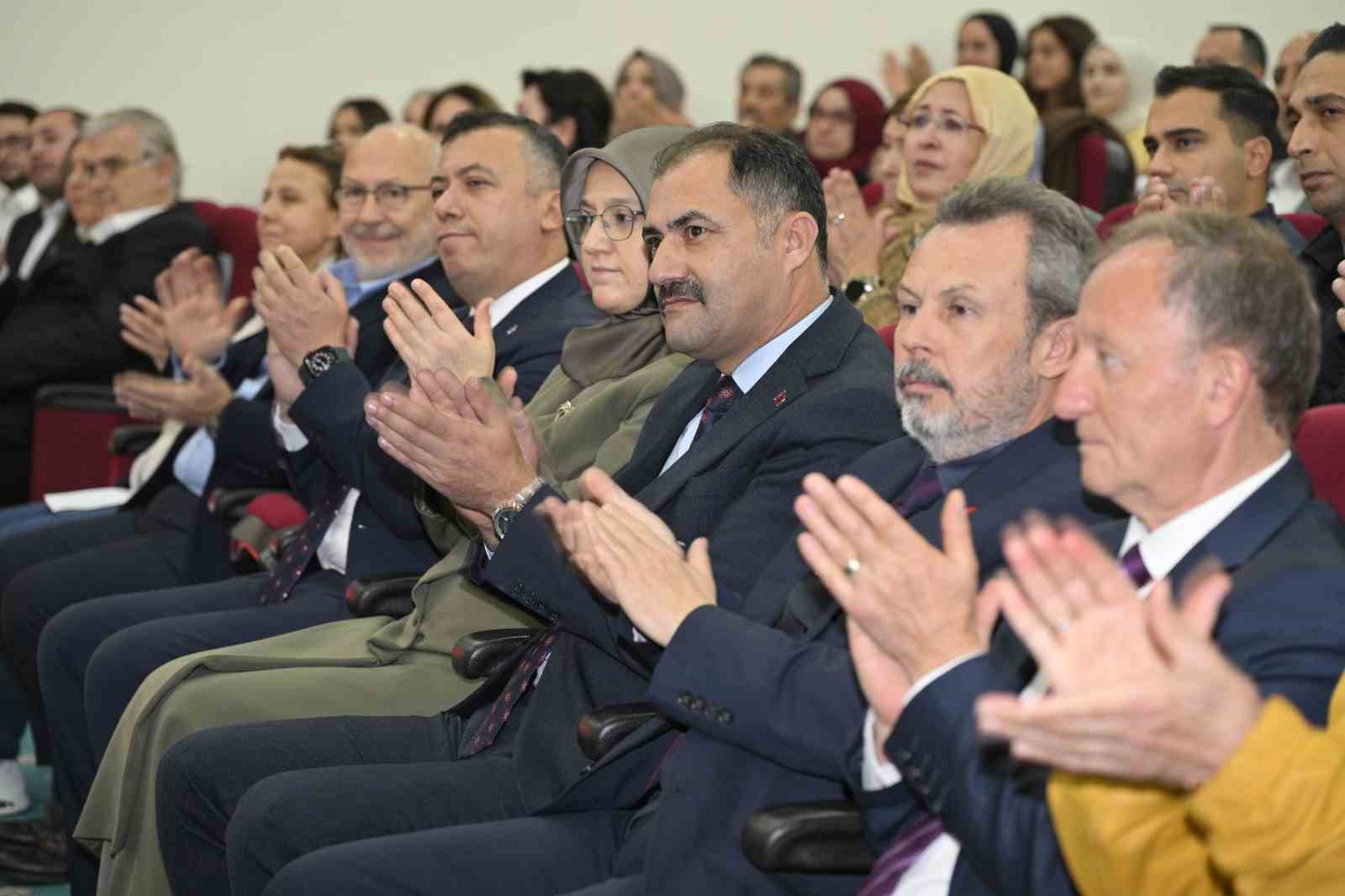 gormeyi cok istedigi eseri onun adiyla acildi 3 UrBfI9Gq