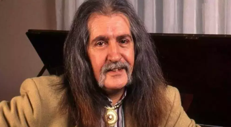 Barış Manço’nun Ardından 27 Yıl: Türkiye’nin Kalbinde Yer Eden Büyük Ustanın Bıraktığı Miras 13 gorsel 2026 02 01 162644043
