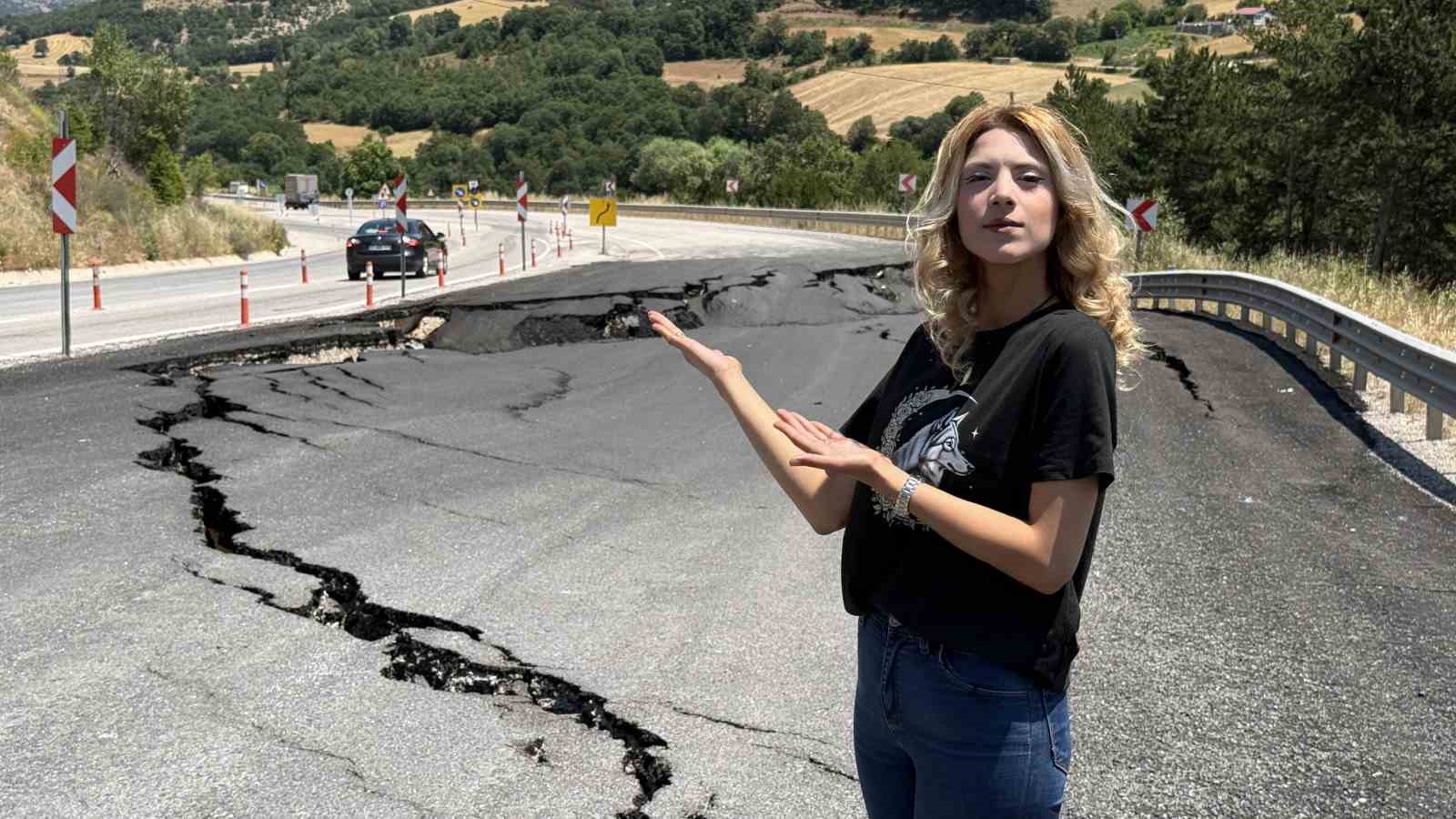 Görüntüler depremi andırıyor, yoldaki kayma tehlike oluşturuyor 4 goruntuler depremi andiriyor yoldaki kayma tehlike olusturuyor 0 pX825MPV