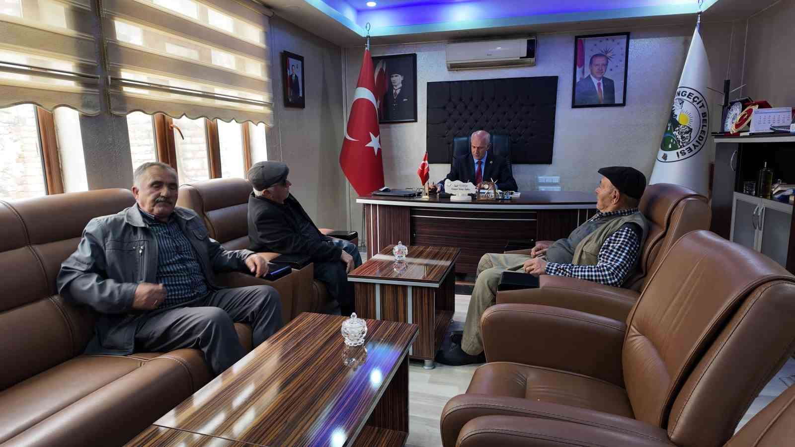 Goyan aşireti düğünler için kısıtlamaya gitti: ’’Kadınlar başımızın tacıdır’’ 4 goyan asireti dugunler icin kisitlamaya gitti kadinlar basimizin tacidir 0 uTSAj47j