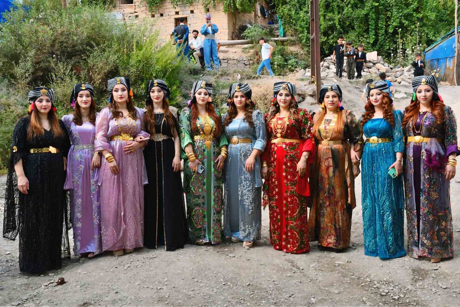 Goyan aşireti düğünler için kısıtlamaya gitti: ’’Kadınlar başımızın tacıdır’’ 8 goyan asireti dugunler icin kisitlamaya gitti kadinlar basimizin tacidir 4 bnQj1VM1