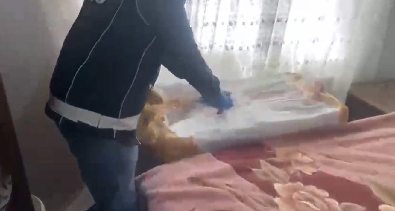goz kulak olacaklari evi uyusturucu deposuna cevirdiler 0 IunHfmru