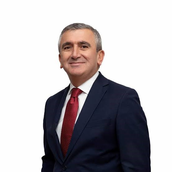 Gözaltına alınan Akçakoca Belediye Başkanı Fikret Albayrak Düzce’ye getirildi 6 gozaltina alinan akcakoca belediye baskani fikret albayrak duzceye getirildi 2 59sXJ6BF