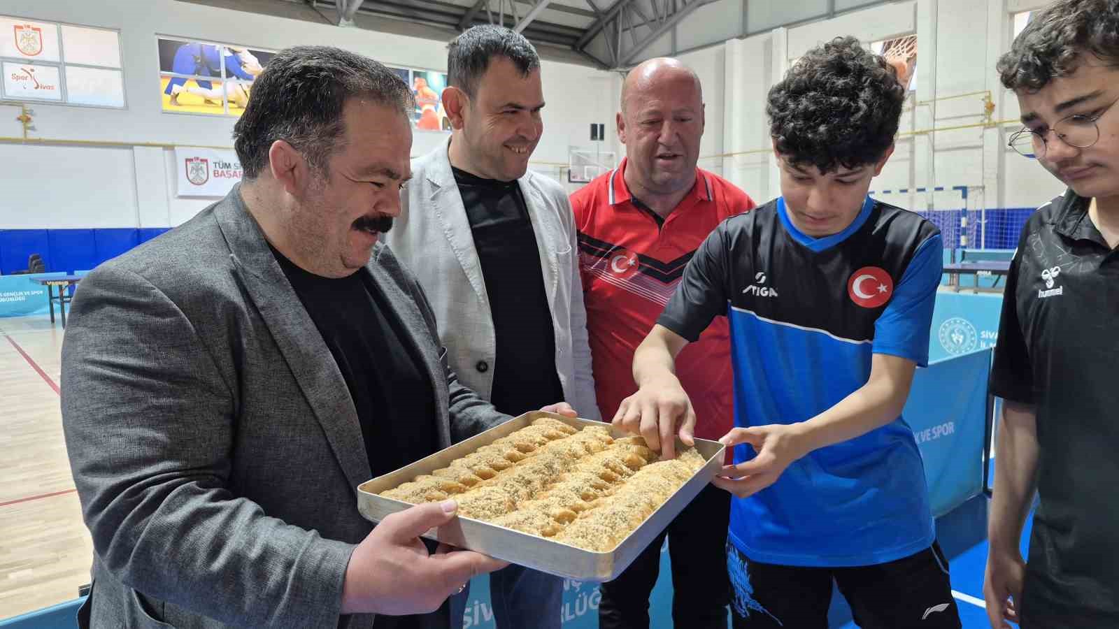 gozelden sivastaki milli sporculara moral ziyareti 4 OGWfzjQB
