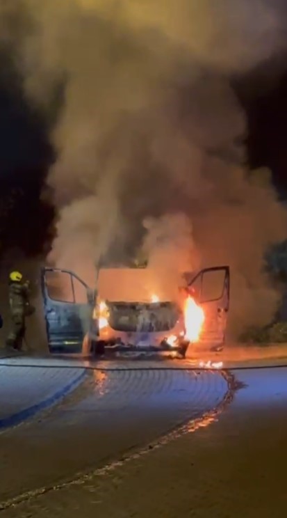 gozleri onunde minibus alev alev yandi 0 h5BpTwqc