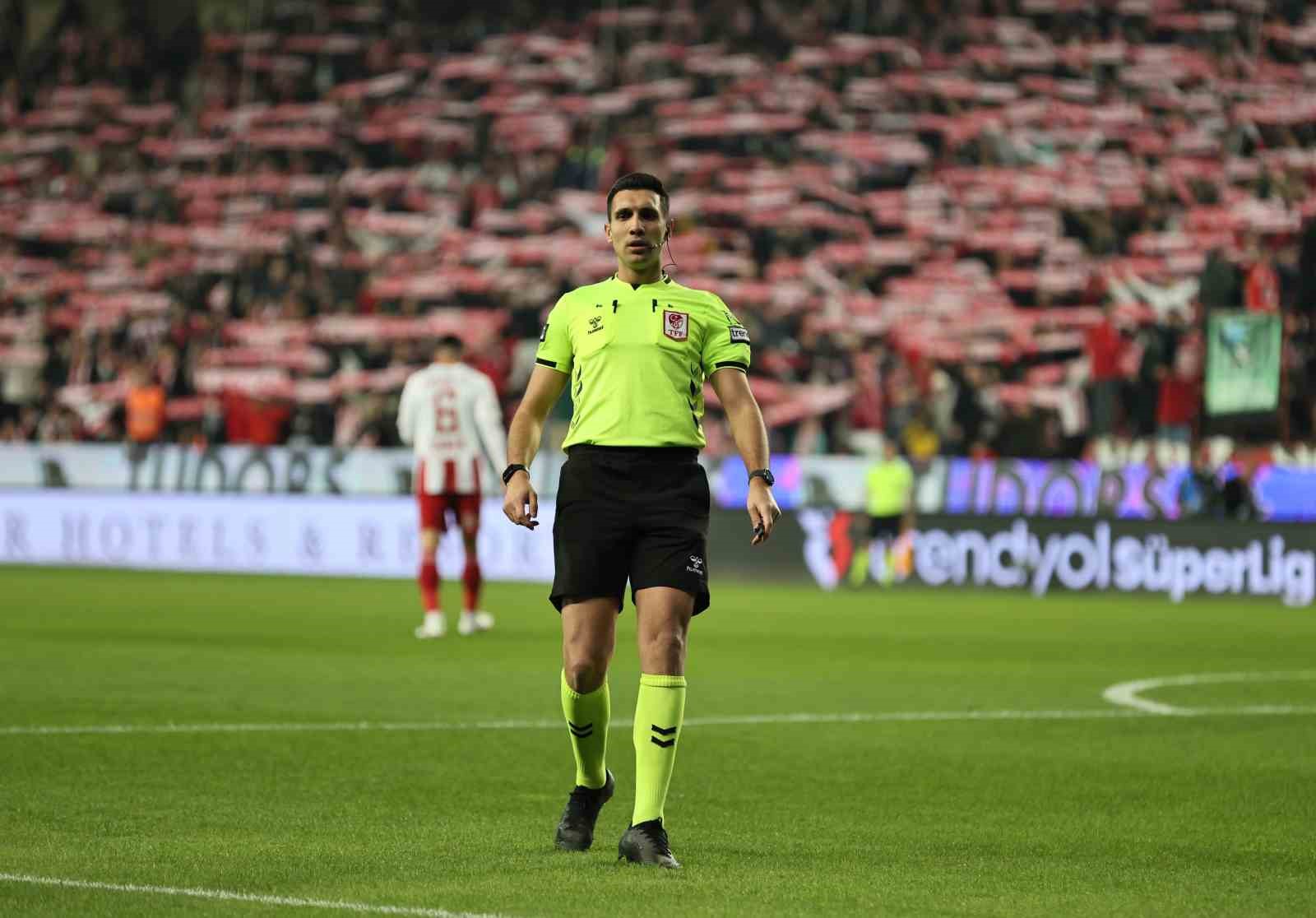 goztepe galatasaray macinin hakemi alper akarsu oldu 0