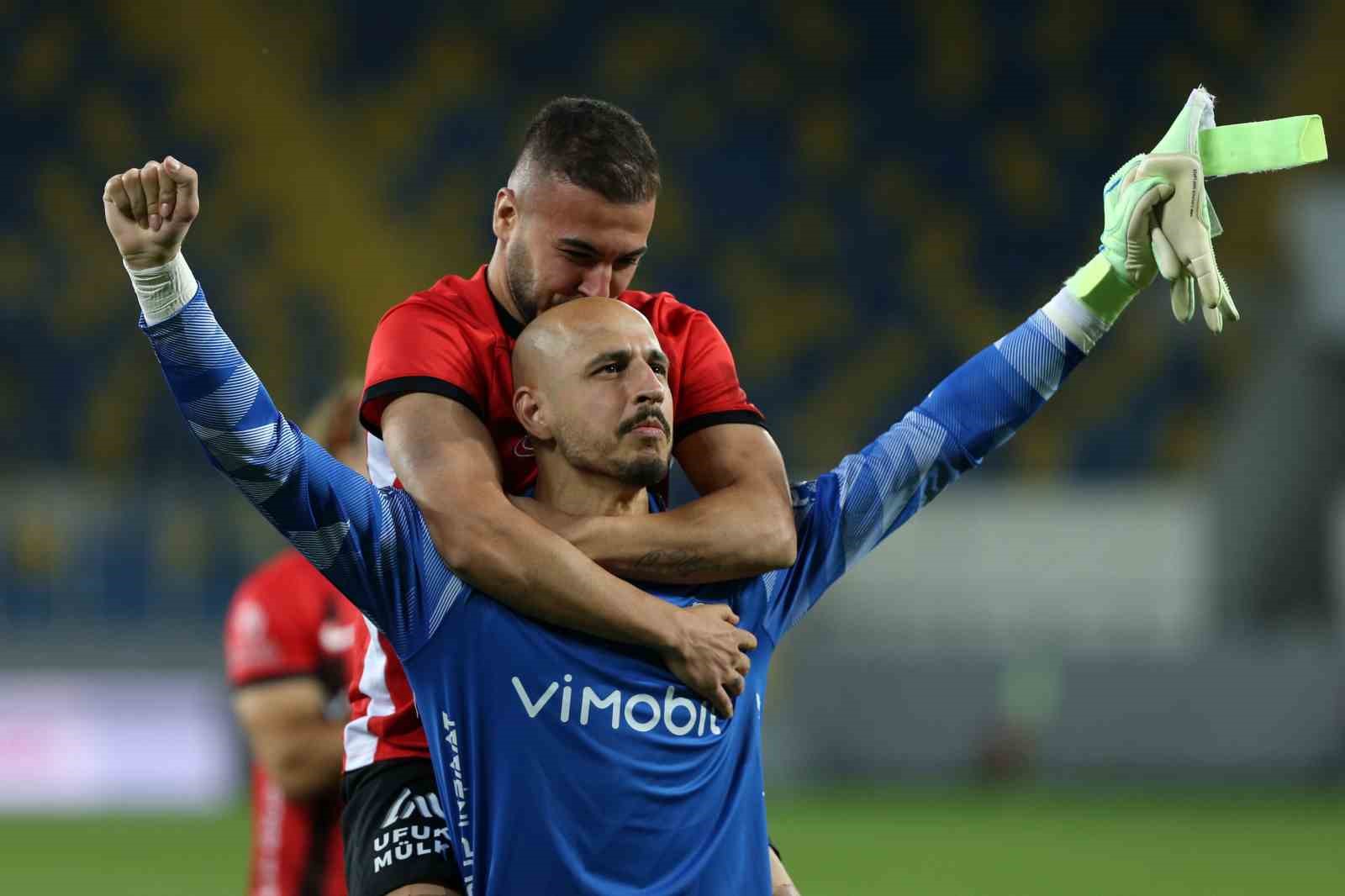 goztepe genclerbirliginden erhan erenturkun pesinde 1 rWS2U2gs