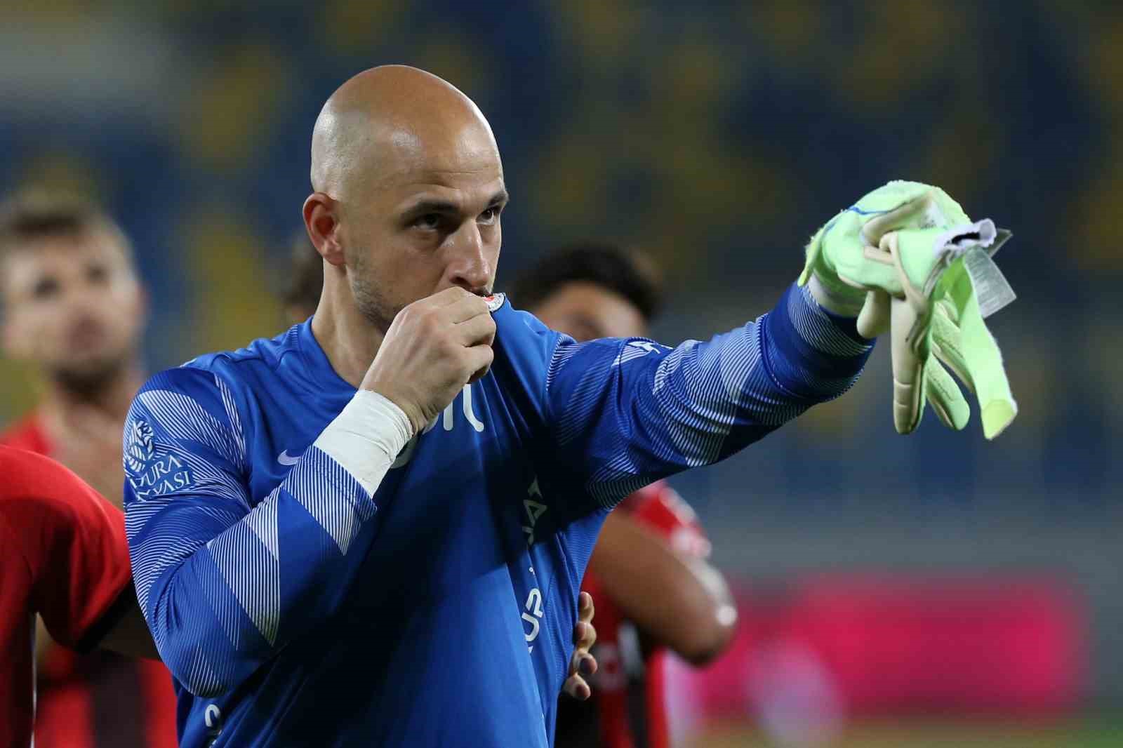 goztepe genclerbirliginden erhan erenturkun pesinde 2 RLOXiWXC