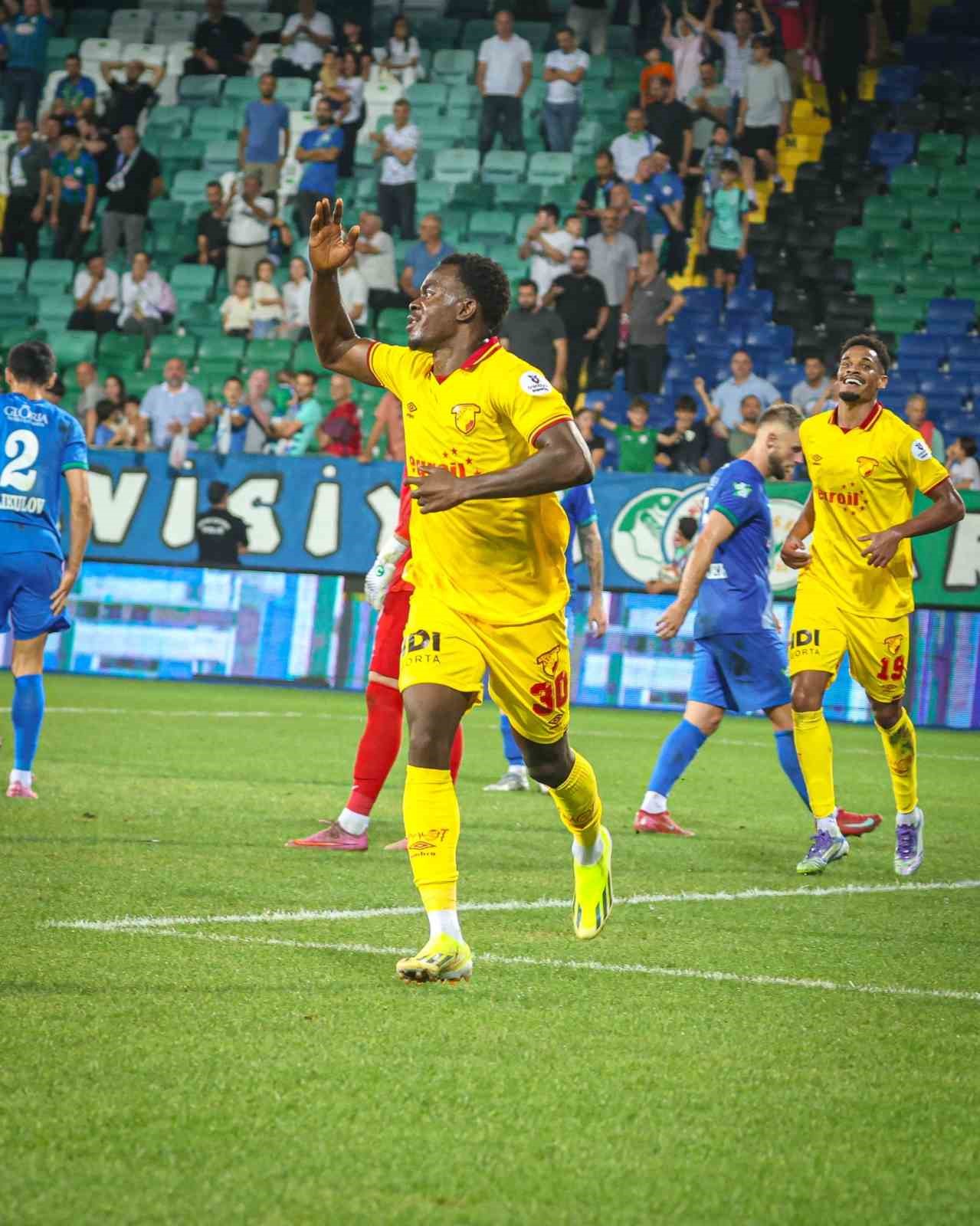 goztepede arda ve dennis yakin markajda 2 7FgveZ8W