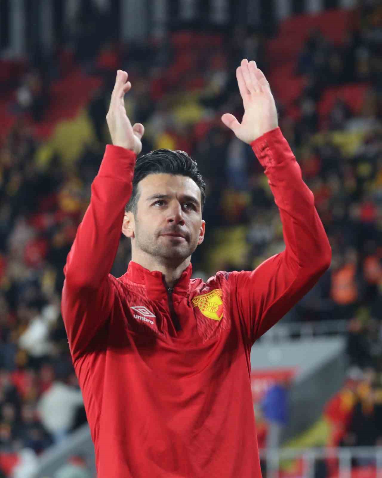 Göztepe’de İsmail Köybaşı futbolu bıraktı 5 goztepede ismail koybasi futbolu birakti 1 FK1VMmqc
