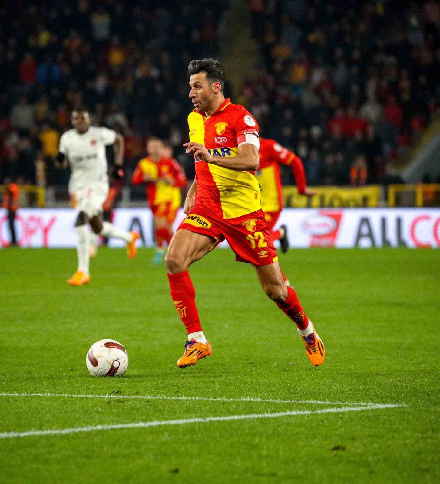 Göztepe’de İsmail Köybaşı futbolu bıraktı 6 goztepede ismail koybasi futbolu birakti 2 5aWATRbc