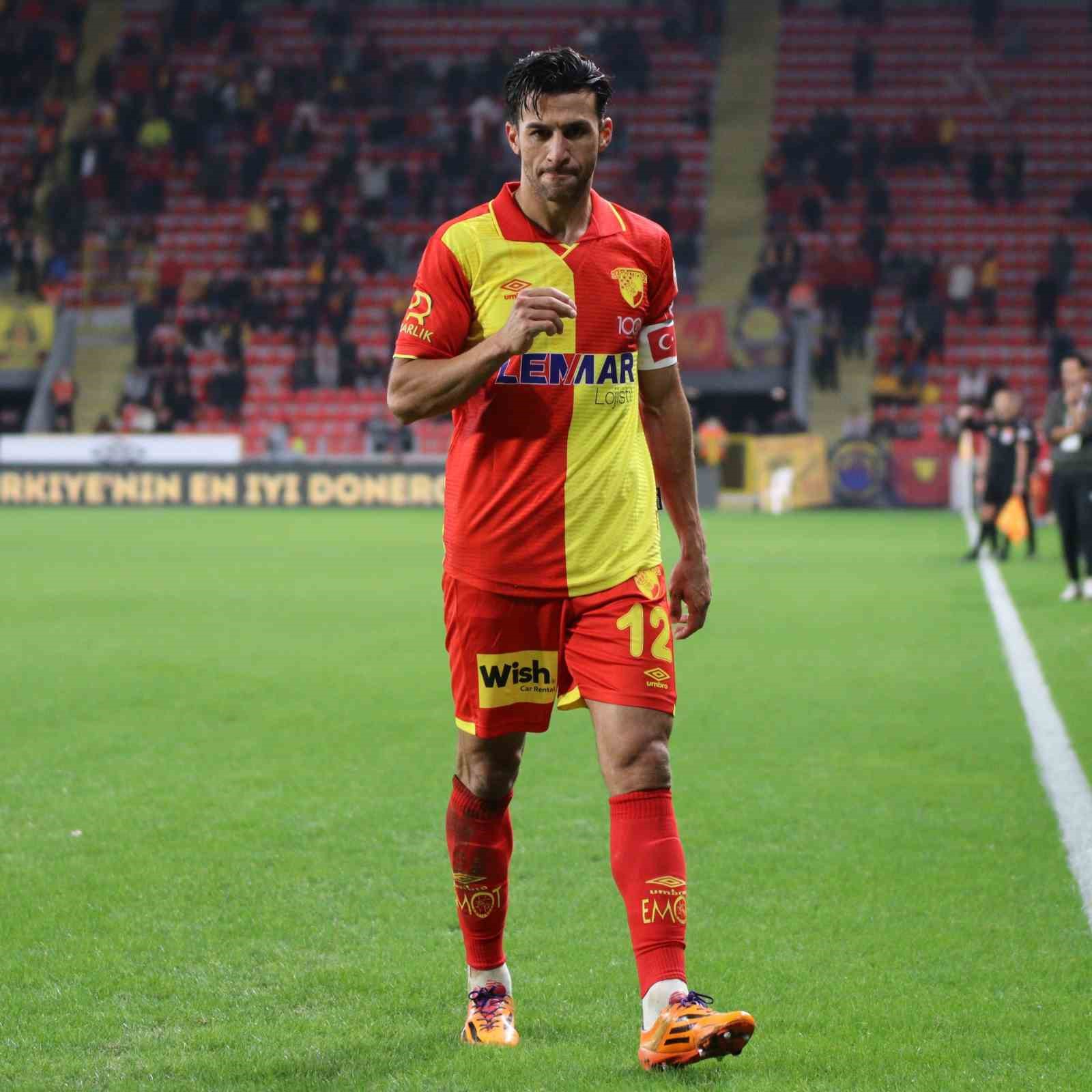 Göztepe’de İsmail Köybaşı futbolu bıraktı 7 goztepede ismail koybasi futbolu birakti 3 u66vUAas
