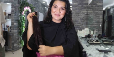 gozu-gibi-korudugu-saclarini-kanser-hastasi-cocuklar-icin-kesti-qytbBy4w.jpg