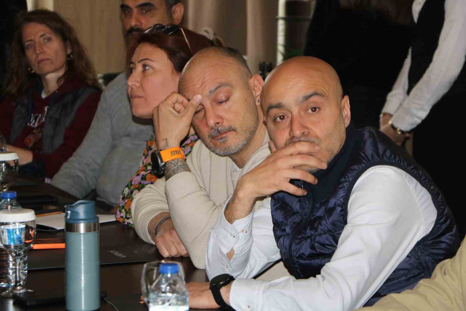 Grand Kartal Otel faciasının mağdur aileleri Bolu’da bir araya geldi 7 grand kartal otel faciasinin magdur aileleri boluda bir araya geldi 3 2EYX7u5S