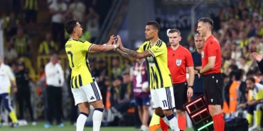 greenwood-ilk-kez-fenerbahce-formasi-giydi-r6PzvIvg.jpg