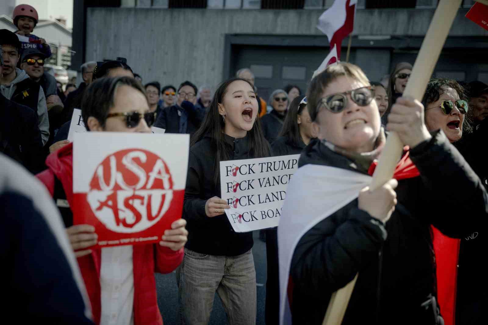 gronlanddaki yeni abd konsoloslugu onunde protesto 1 3Bjg2i6Q
