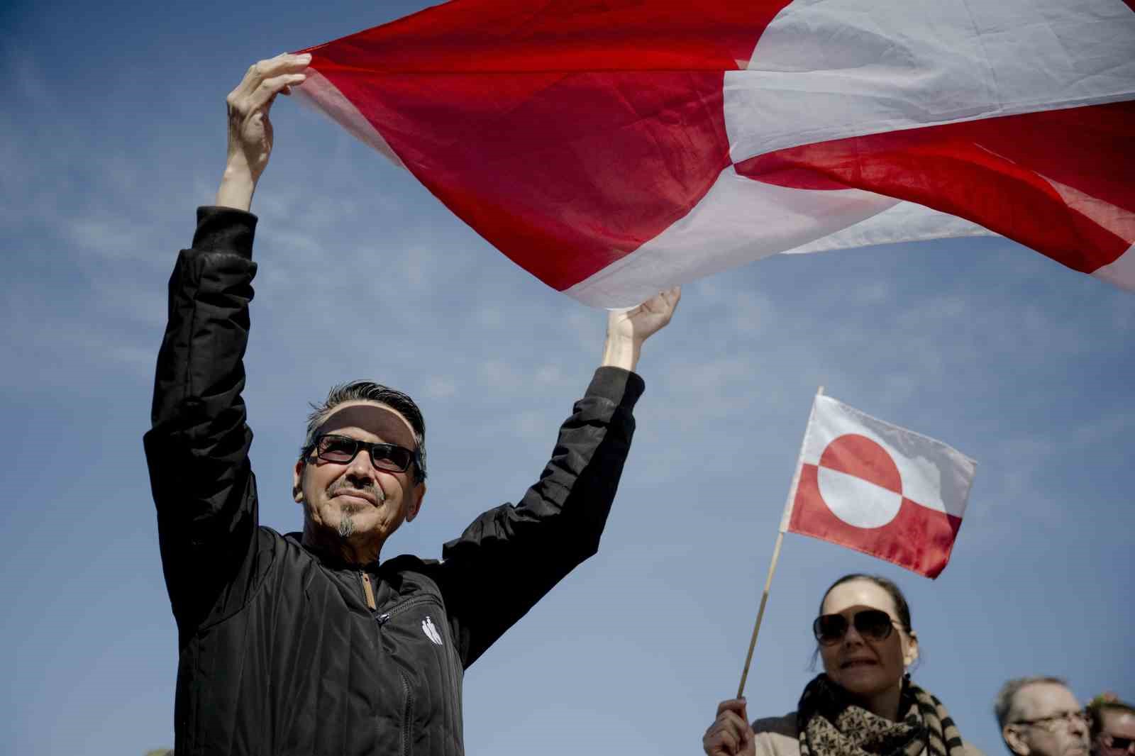 gronlanddaki yeni abd konsoloslugu onunde protesto 2 WD3BaBGF