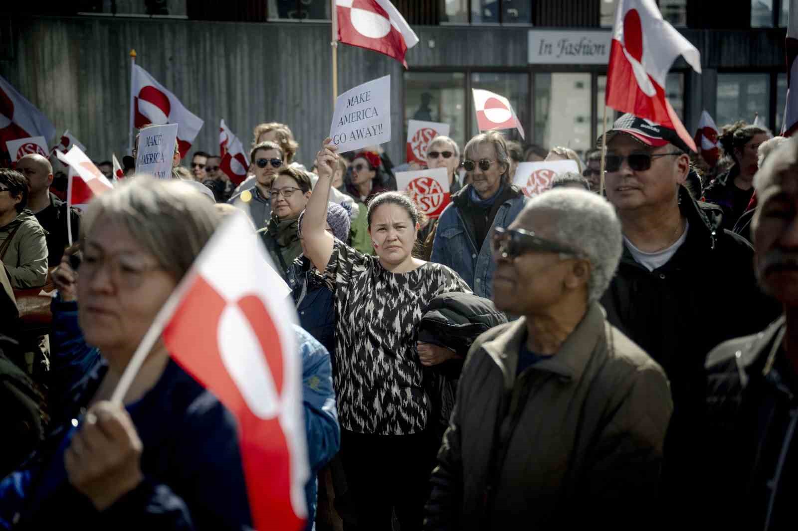 gronlanddaki yeni abd konsoloslugu onunde protesto 5 QyJXk2e3