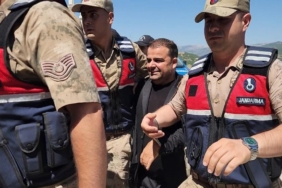 Ağır hasarlı bina yıkılırken sağlam bina zarar gördü, itiraza ’hasar tespitine yer yok’ cevabı geldi 1 thumbnail