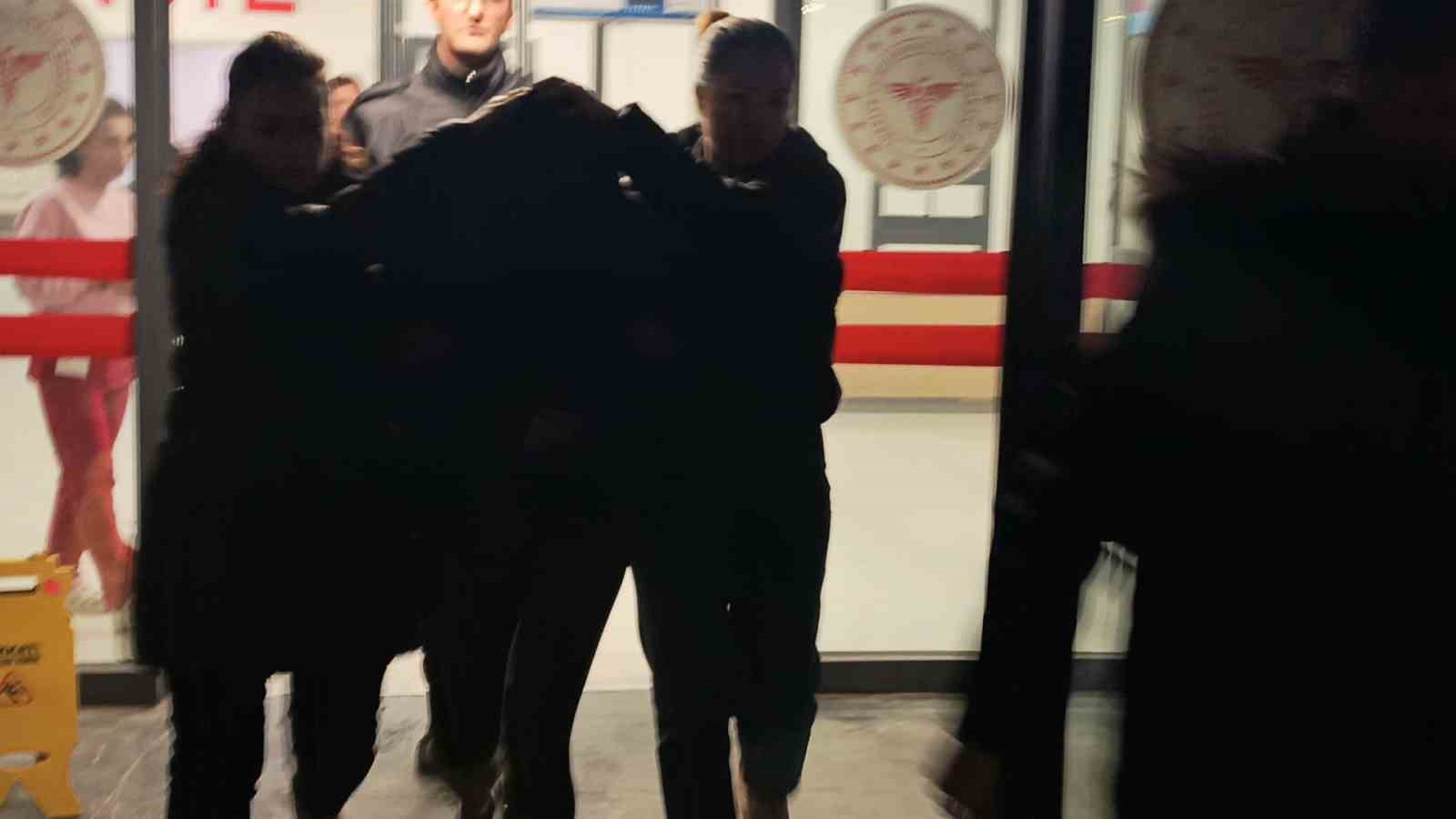 Güllü’nün kızı ve arkadaşı kasten öldürme suçu şüphesiyle yakalandı 7 gullunun kizi ve arkadasi kasten oldurme sucu suphesiyle yakalandi 3 GjG13KVF
