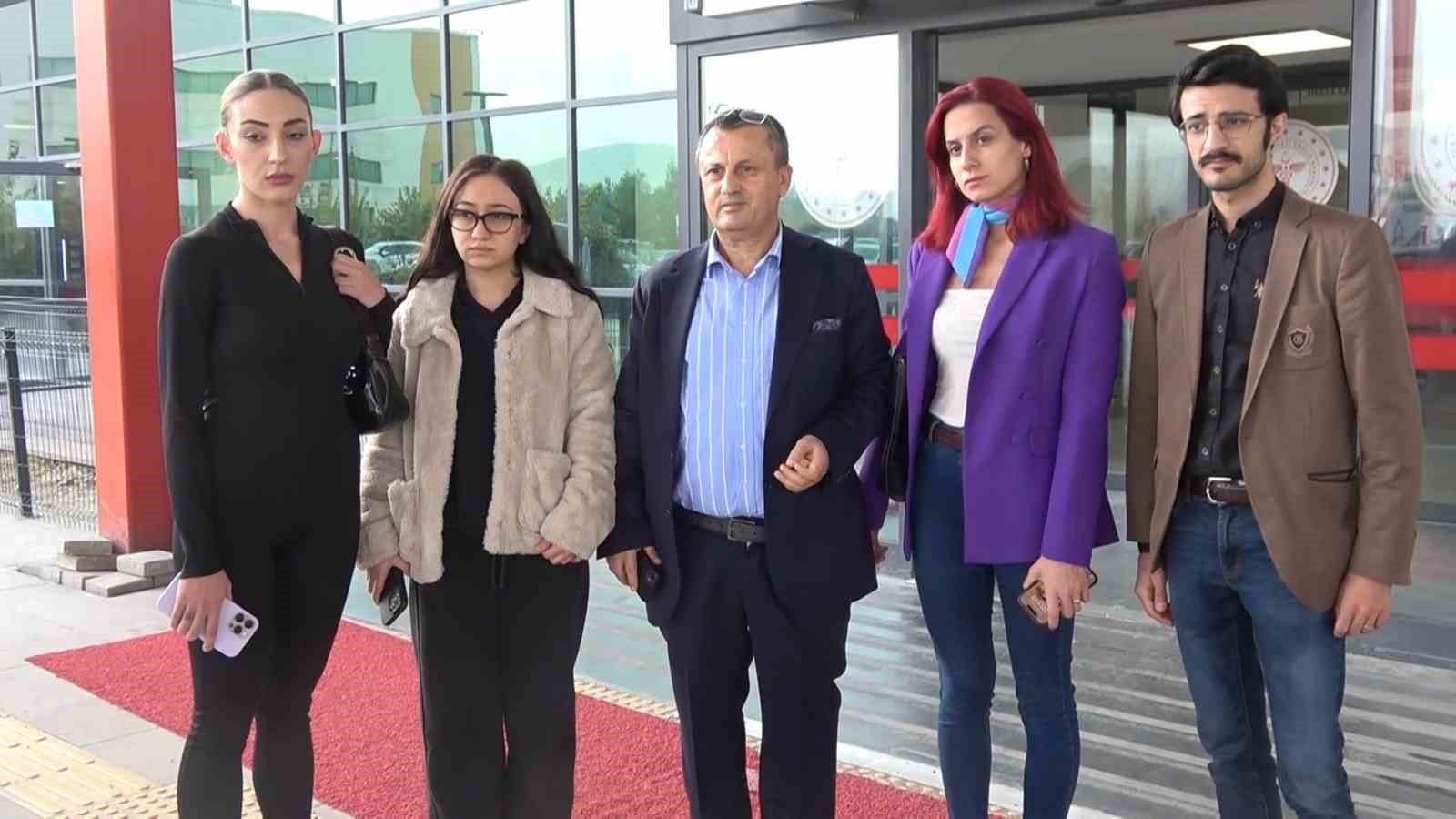 gullunun kizi ve arkadasi uyusturucu testi icin ornek verdi 3 hCdiXejJ