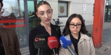 gullunun-kizi-ve-arkadasi-uyusturucu-testi-icin-ornek-verdi-juROURdT.jpg