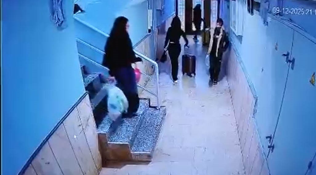 Güllü’nün kızı ve arkadaşının valizlerle kaçmaya çalıştığı anlar kamerada 4 gullunun kizi ve arkadasinin valizlerle kacmaya calistigi anlar kamerada 0 YGdmjtkh