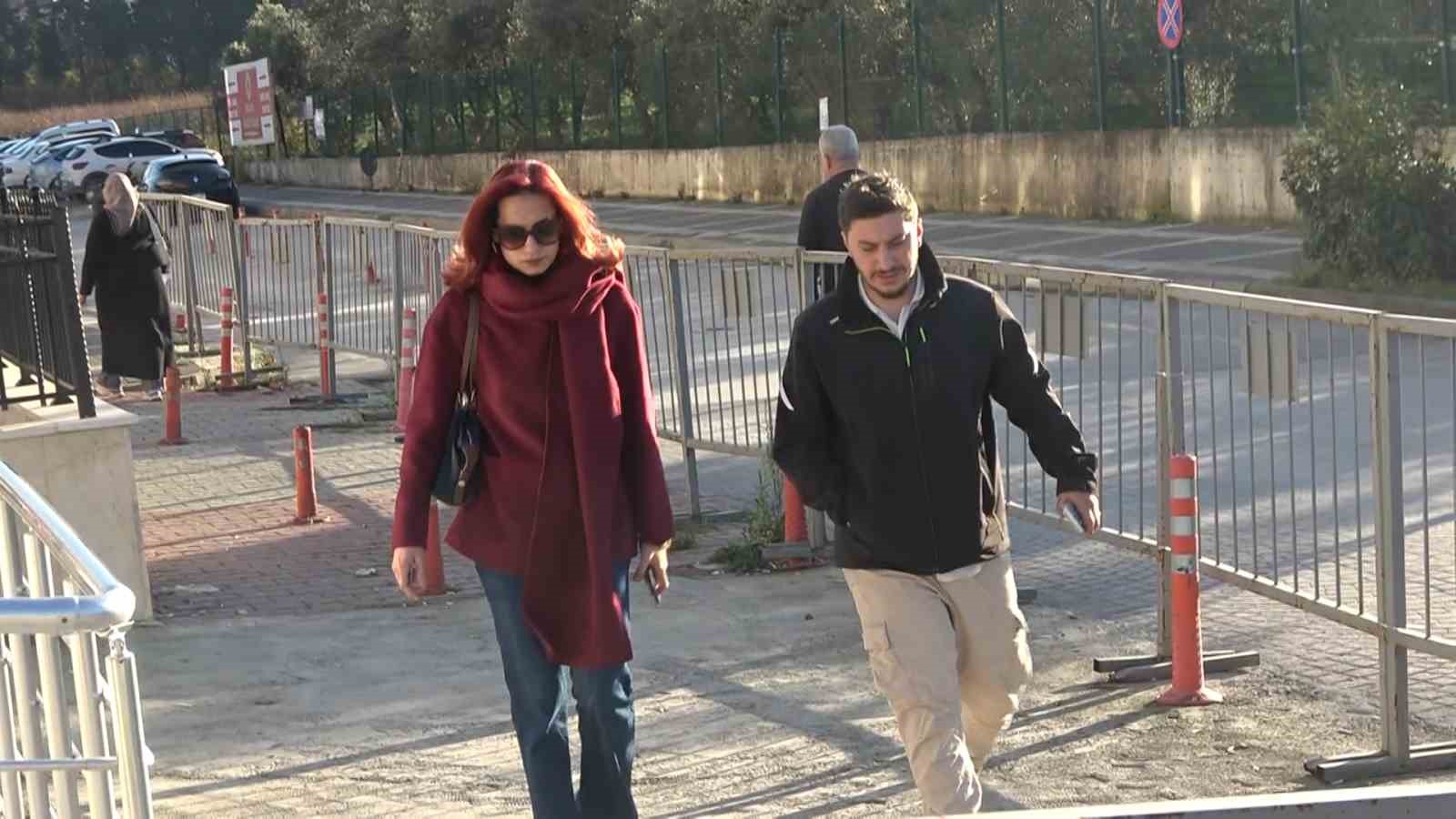 Güllü’nün oğlu savcıya müşteki olarak ifade verdi: "Atacağım camdan, atlayacak mısın camdan kelimelerini ablam Tuğyan söylüyor" 4 gullunun oglu savciya musteki olarak ifade verdi atacagim camdan atlayacak misin camdan kelimelerini ablam QzqXJkyA