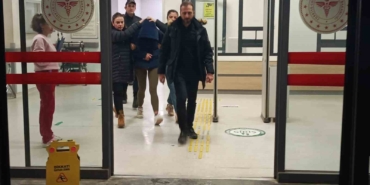 gullunun-olumuyle-ilgili-sorusturmada-gozaltina-alinan-aralarinda-kizinin-da-bulundugu-3-kisi-yalovaya-getirildi-kgbQnJSh.jpg
