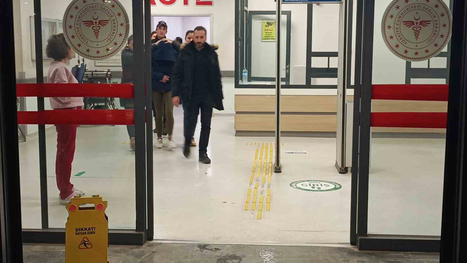Güllü’nün ölümüyle ilgili soruşturmada gözaltına alınan aralarında kızının da bulunduğu 3 kişi Yalova’ya getirildi 8 gullunun olumuyle ilgili sorusturmada gozaltina alinan aralarinda kizinin da bulundugu 3 kisi yalovaya getirildi pjgcST2b