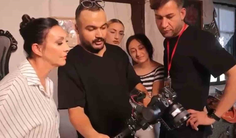 gullunun-son-klibinin-kamera-arkasi-goruntuleri-ortaya-cikti-GxWFItAO.jpg
