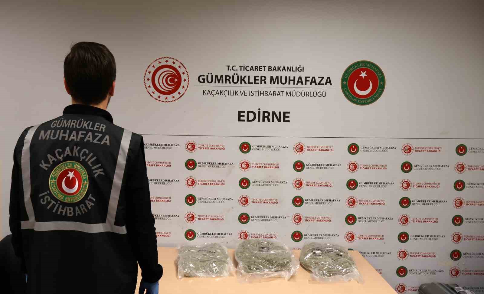 Gümrük Muhafaza ekipleri, 4 ayda 34,2 milyar lira değerinde kaçak eşya ve uyuşturucu ele geçirdi 10 gumruk muhafaza ekipleri 4 ayda 342 milyar lira degerinde kacak esya ve uyusturucu ele 4ibuV3qY
