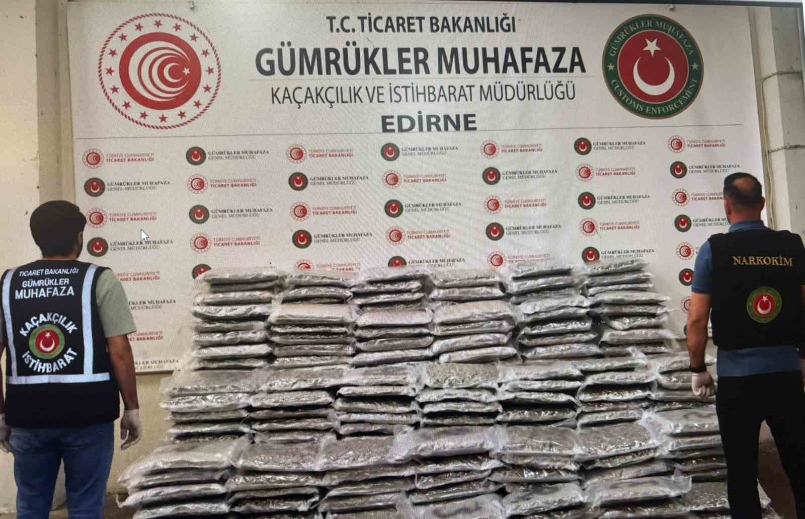 gumrukler muhafaza ekipleri piyasa degeri 378 milyon olan 420 kilo uyusturucu madde yakaladi 4 hB3kZFIW