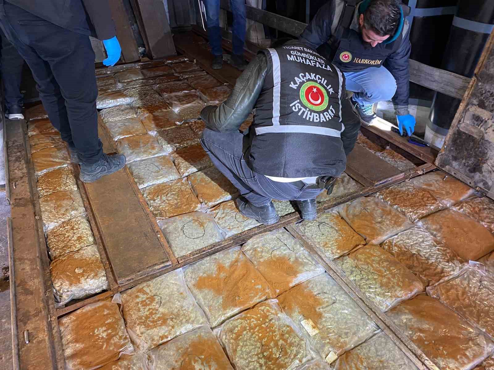 gumruklerde 828 milyon 272 bin liralik uyusturucu madde ele gecirildi 1