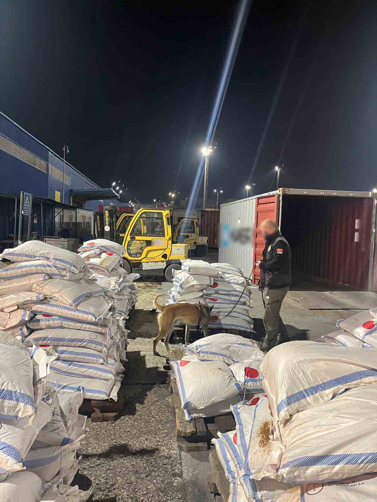 gumruklerde 828 milyon 272 bin liralik uyusturucu madde ele gecirildi 2 avX7ubCW