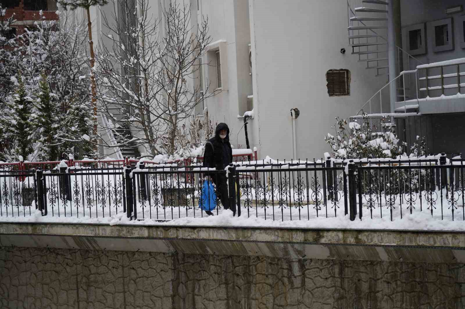 gumushane kente merkezinde kar kalinligi 30 santimetreye ulasti 4 BvSFu4t1
