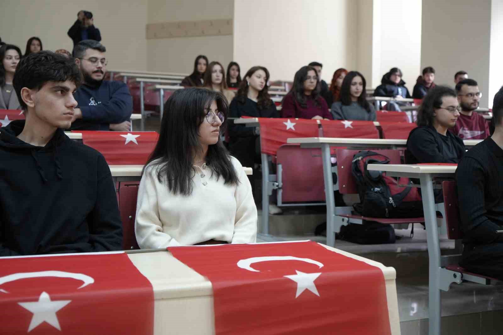 gumushane universitesinde ilk ders turk bayragina ayrildi 1 LtF7sVPP