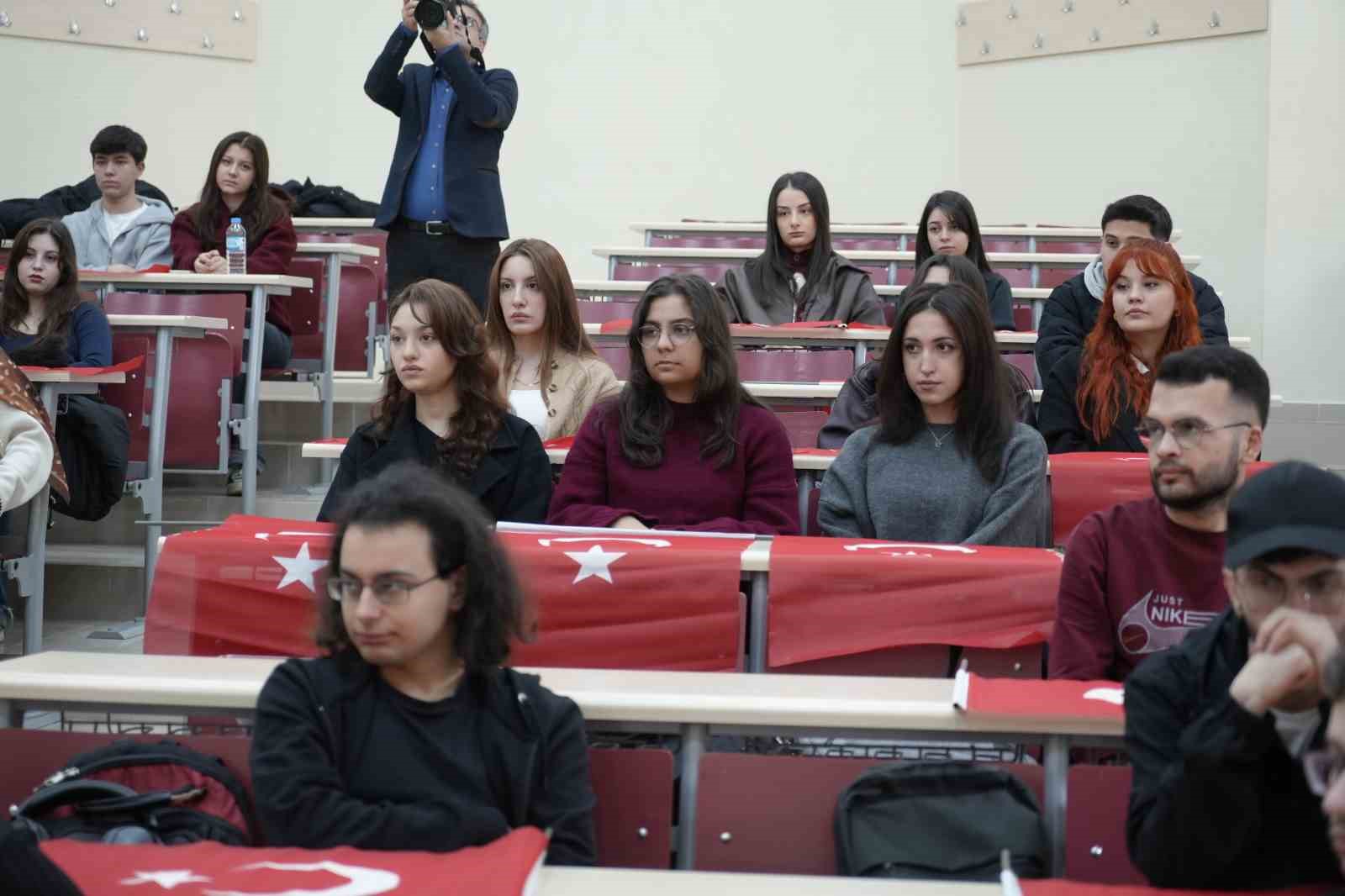 gumushane universitesinde ilk ders turk bayragina ayrildi 2 w2dIi5A2