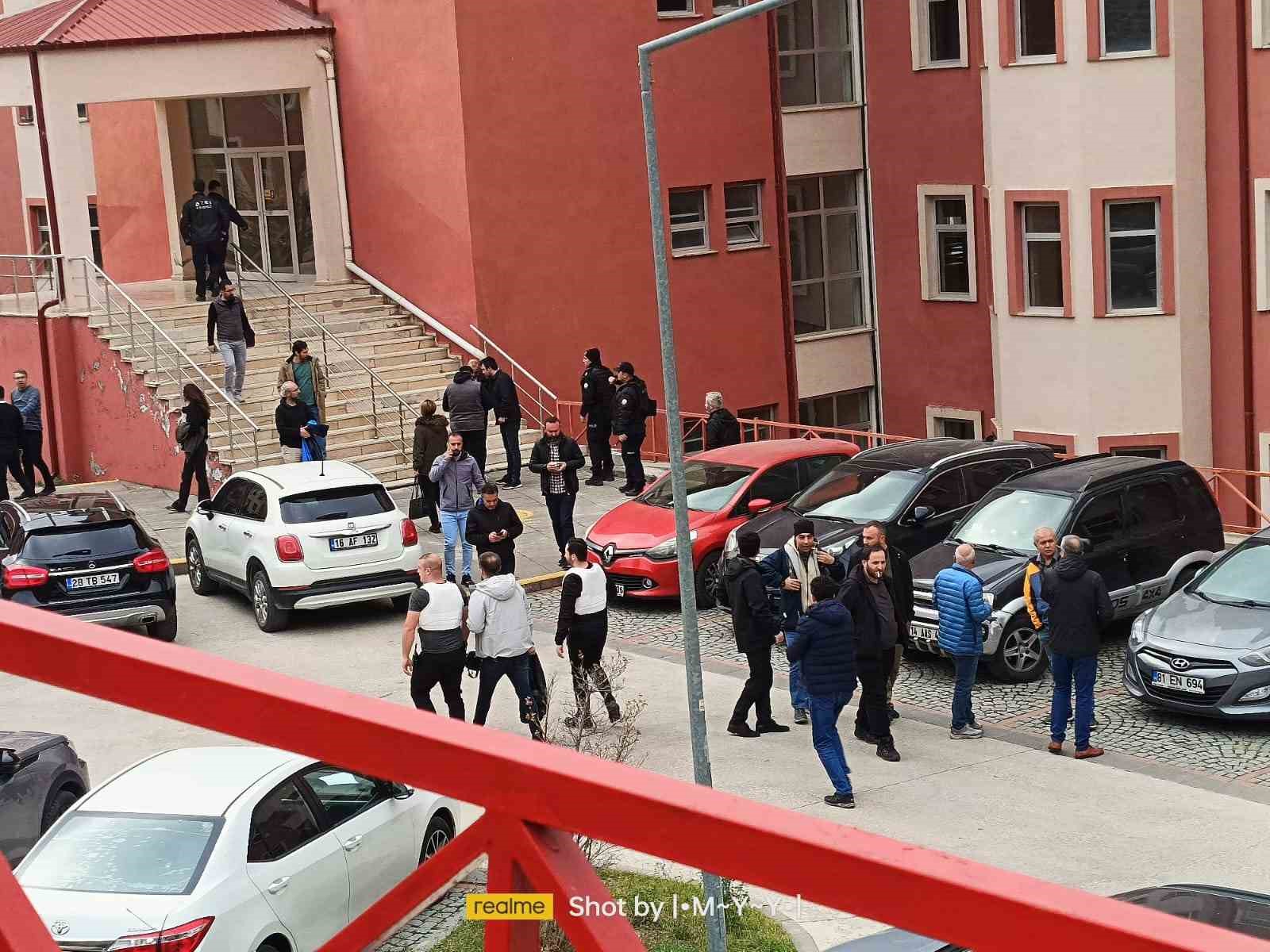 gumushane universitesinde silahli rehine krizi 0 HYsq1BAT