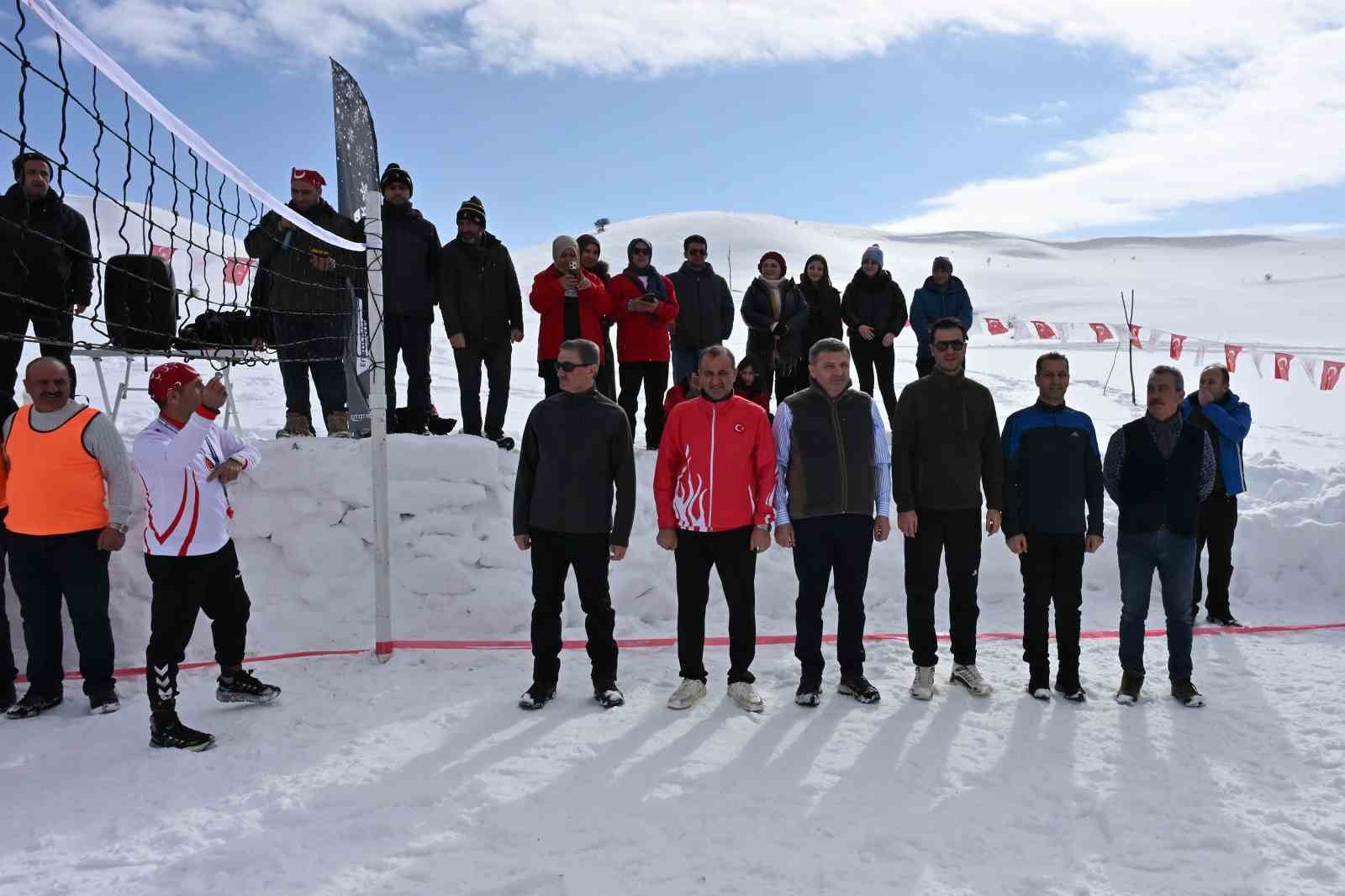 gumushanede 33 kar voleybolu senligi ahmet calik anisina duzenlendi 10 sbDRRgcT