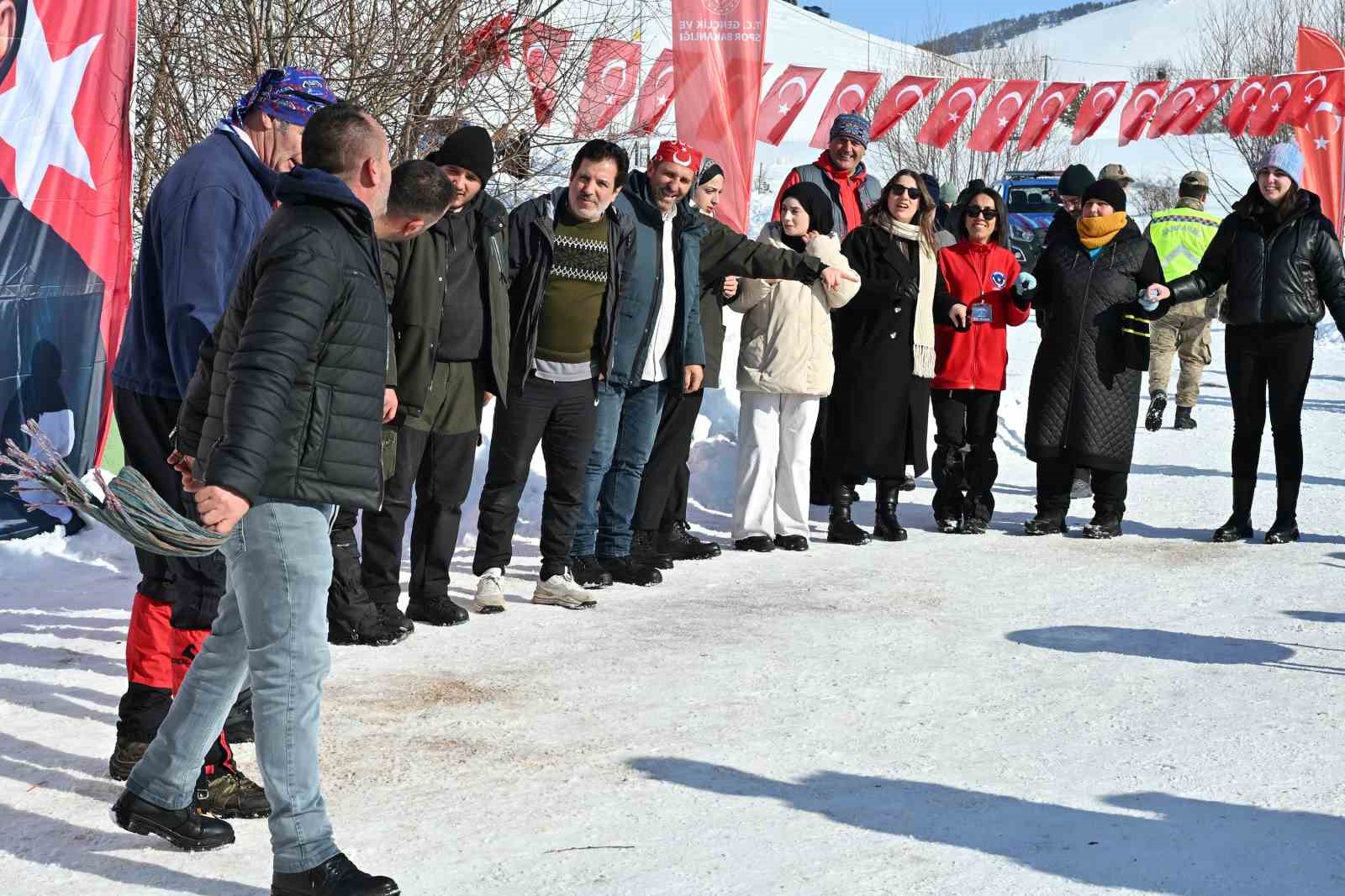 gumushanede 33 kar voleybolu senligi ahmet calik anisina duzenlendi 12