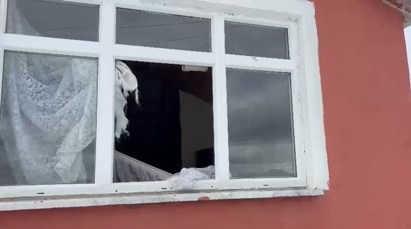 Gümüşhane’de akılalmaz olay: Ayılar bu kez kapıdan değil pencereden girdi 7 gumushanede akilalmaz olay ayilar bu kez kapidan degil pencereden girdi 3 JHpcuUjS
