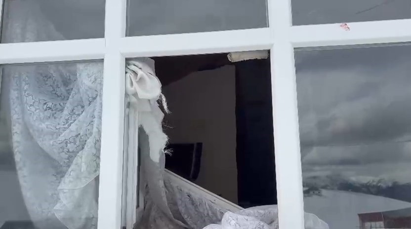 Gümüşhane’de akılalmaz olay: Ayılar bu kez kapıdan değil pencereden girdi 8 gumushanede akilalmaz olay ayilar bu kez kapidan degil pencereden girdi 4 fvJ8cMak