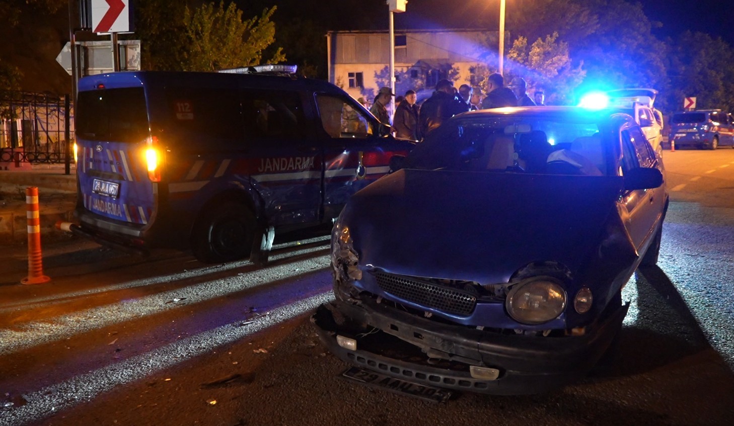 Gümüşhane’de alkollü sürücü jandarma aracına çarptı, ehliyetine el konuldu 7 gumushanede alkollu surucu jandarma aracina carpti ehliyetine el konuldu 3 NcTBX25F