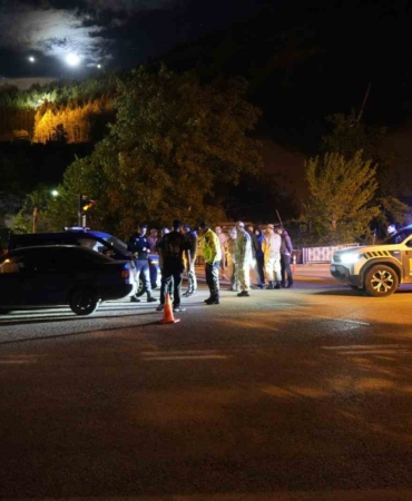 gumushanede-alkollu-surucu-jandarma-aracina-carpti-ehliyetine-el-konuldu-E6JpFgDn.jpg