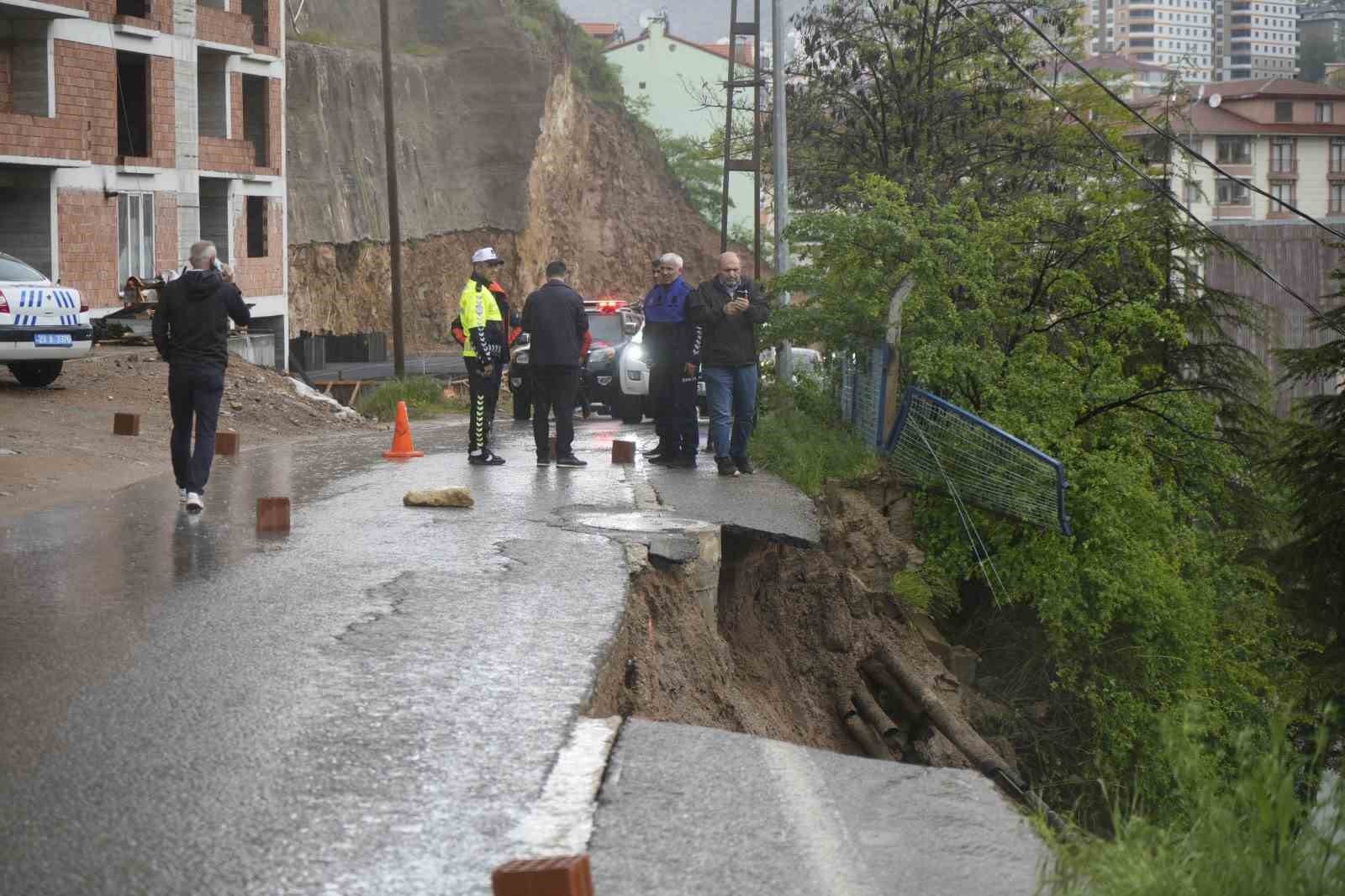 gumushanede asiri yagis sonrasi yol coktu 0 eIW8FVeU