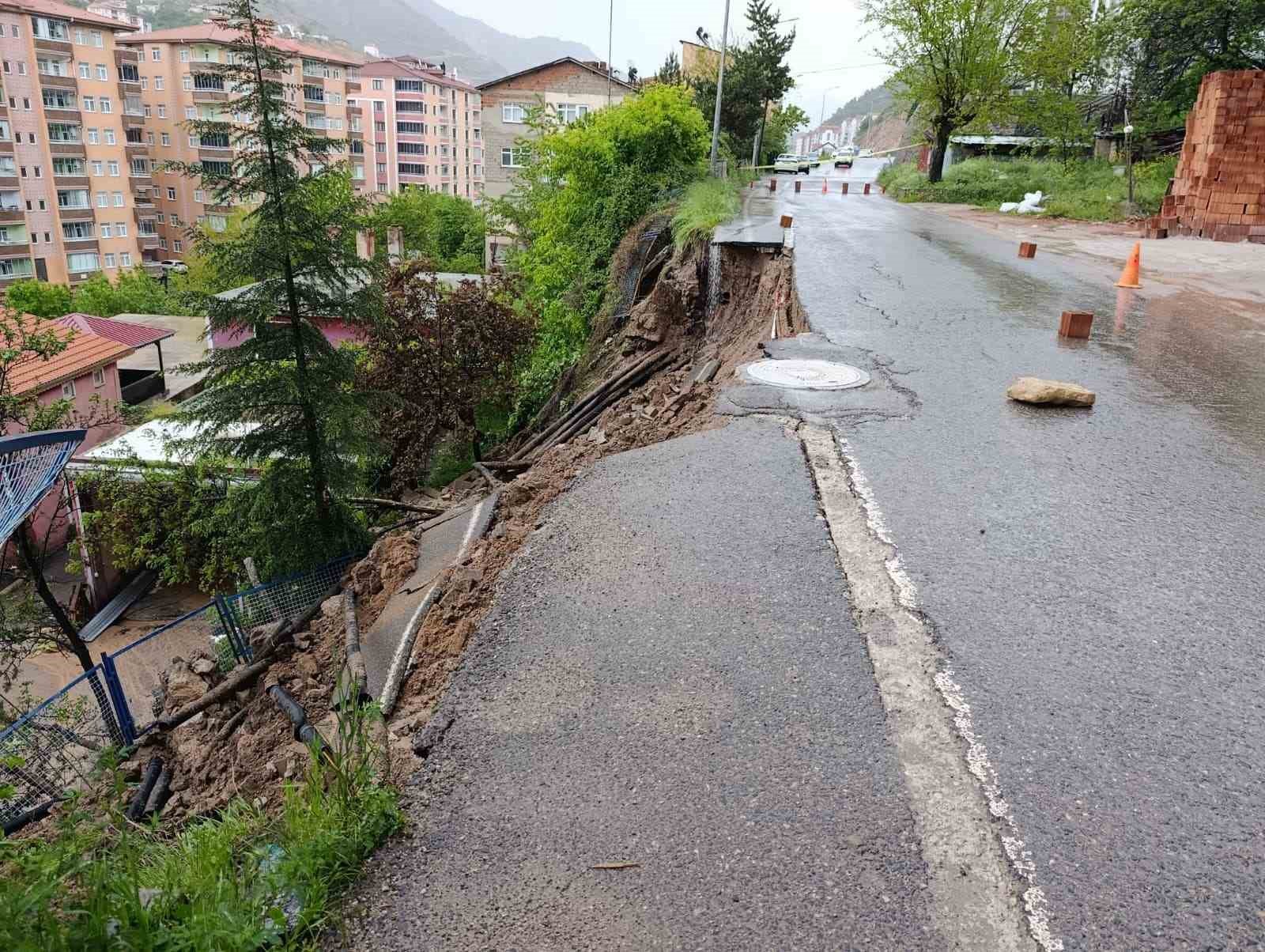 gumushanede asiri yagis sonrasi yol coktu 2