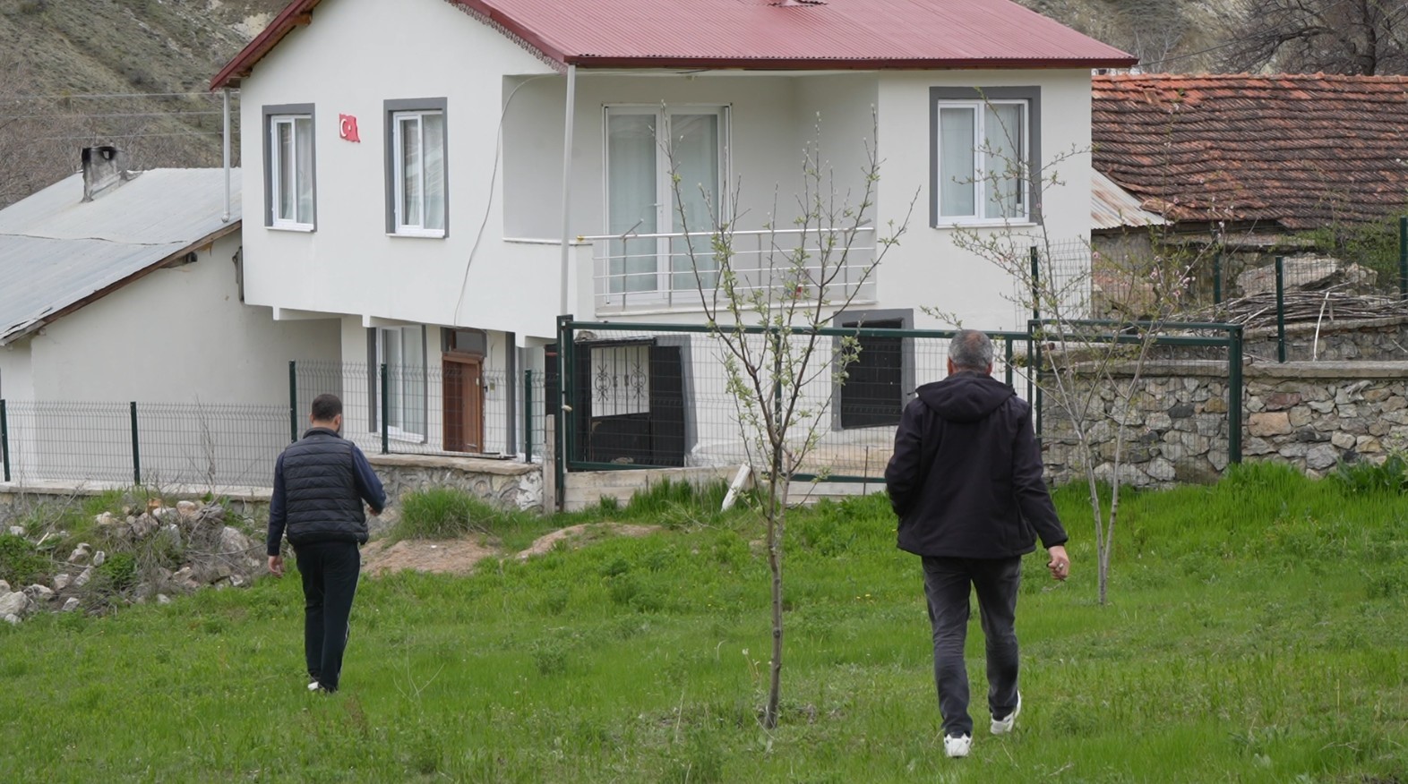Gümüşhane’de ayılar yaylalardan sonra köyleri mesken edindi: Vatandaşlar tedirgin 4 gumushanede ayilar yaylalardan sonra koyleri mesken edindi vatandaslar tedirgin 0 NffBVJLW